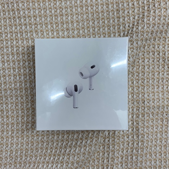 Apple AirPods Pro in White
